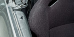 Recaro passenger seat: shoulder support touches door panel