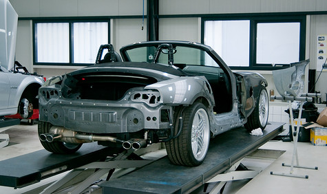alpina-roadster-s-body-being-prepared-for-repaint.jpg